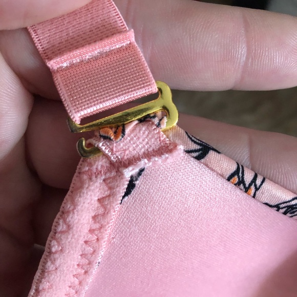 ๐2-for-1 floral bras - Picture 9 of 10